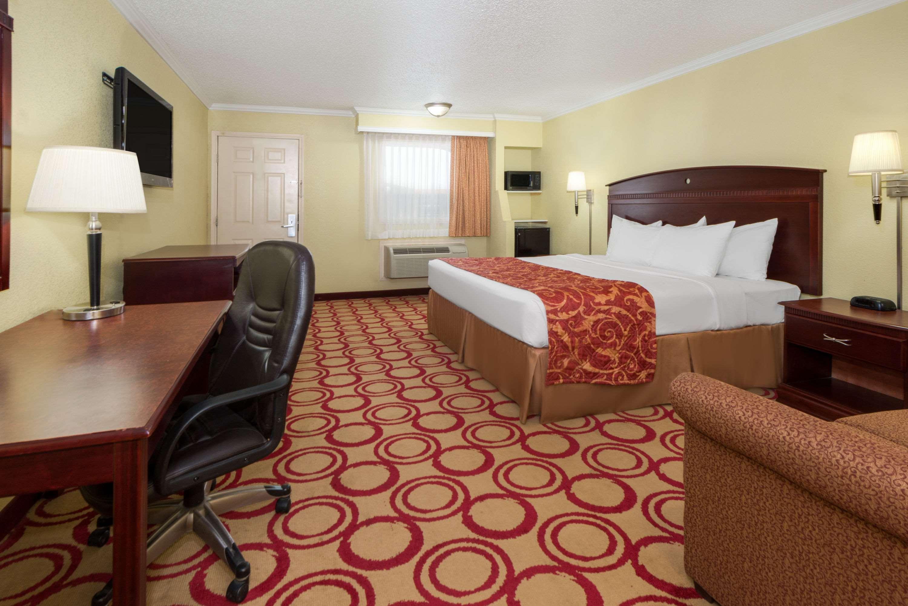 Days Inn By Wyndham Plainview Eksteriør bilde